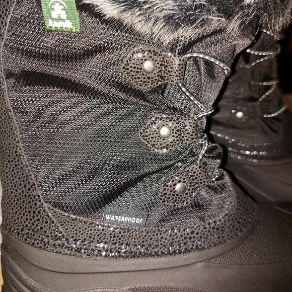 Girls Winter Boots size  2 available - Picture 2 of 5